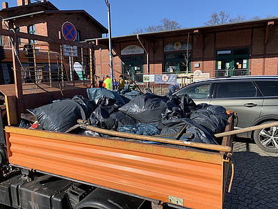 Die Europa-Union Havelland sammelt Müll 