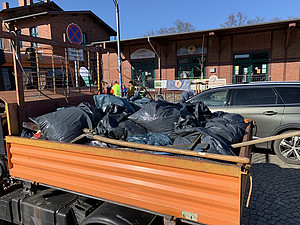 Die Europa-Union Havelland sammelt Müll 